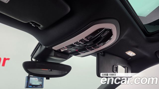 Porsche Macan 2017 — photo 17