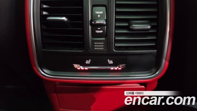 Porsche Macan 2017 — photo 18