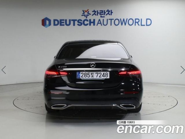 Mercedes-Benz E-Class 2023 — photo 4