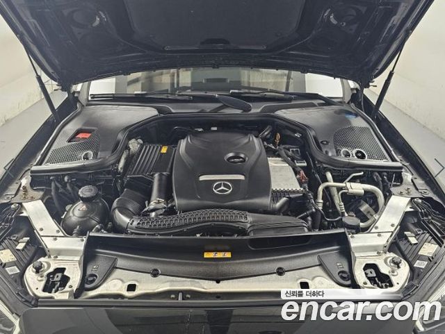 Mercedes-Benz E-Class 2023 — photo 6