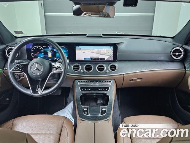 Mercedes-Benz E-Class 2023 — photo 7