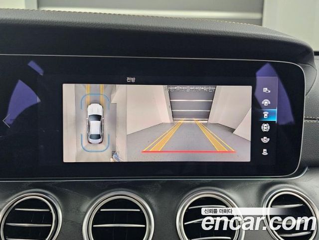 Mercedes-Benz E-Class 2023 — photo 15