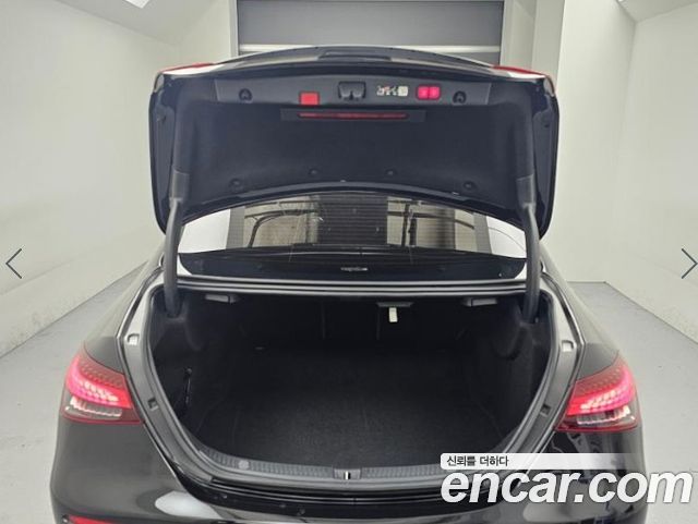 Mercedes-Benz E-Class 2023 — photo 19
