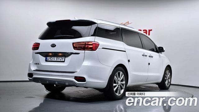 Kia Canival 2019 — photo 2