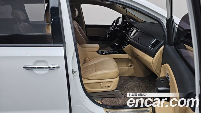 Kia Canival 2019 — photo 11