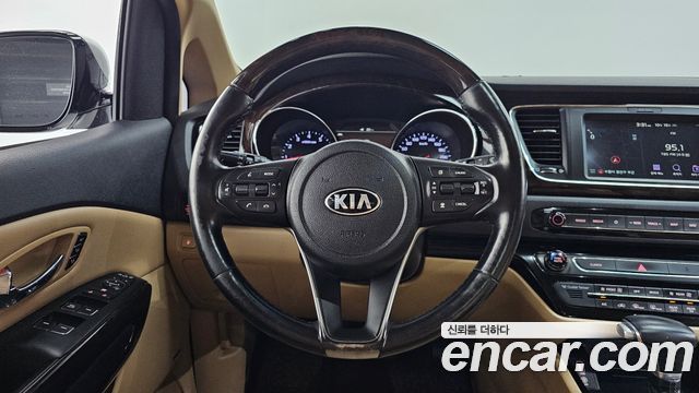 Kia Canival 2019 — photo 14