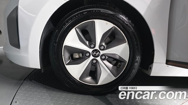Hyundai Ioniq 2018 — photo 5