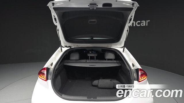 Hyundai Ioniq 2018 — photo 26