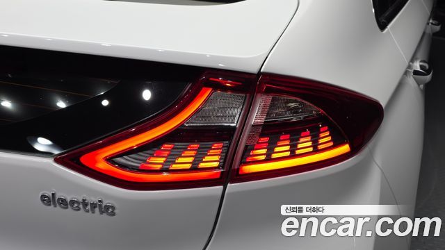 Hyundai Ioniq 2018 — photo 9