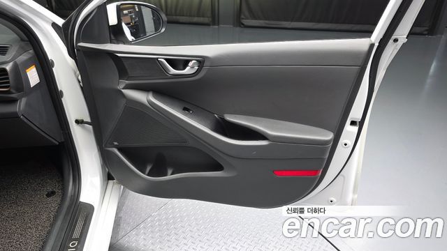 Hyundai Ioniq 2018 — photo 14