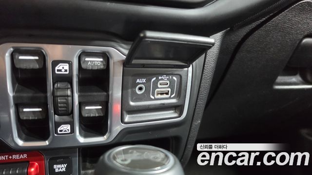Jeep Wrangler 2018 — photo 18