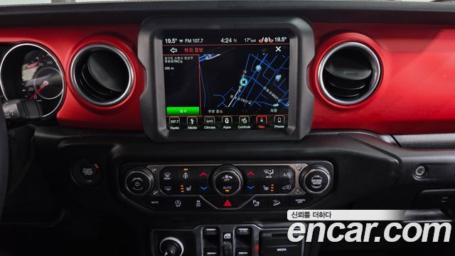 Jeep Wrangler 2018 — photo 19