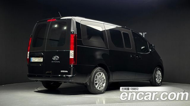 Hyundai Staria 2022 — photo 2