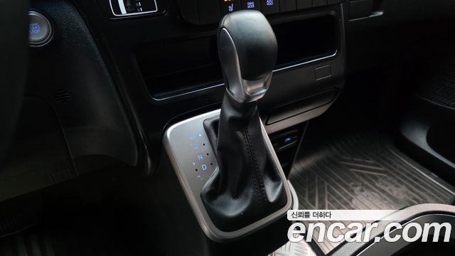Hyundai Staria 2022 — photo 12