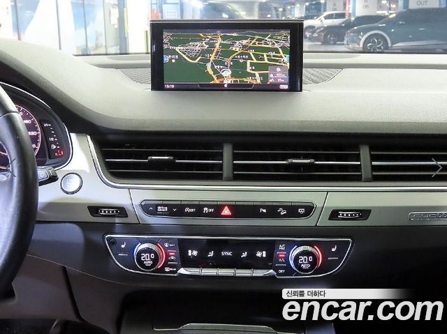 Audi Q7 2019 — photo 11