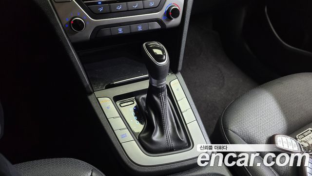 Hyundai AVANTE 2018 — photo 12
