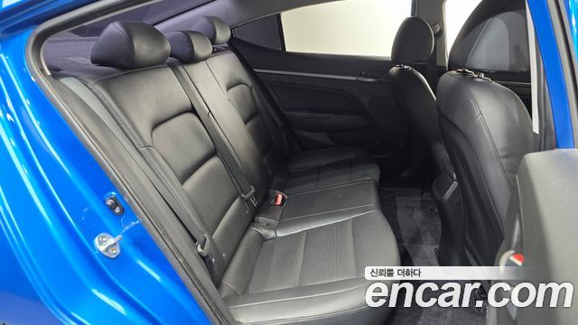 Hyundai AVANTE 2018 — photo 17