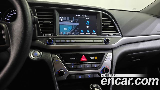 Hyundai AVANTE 2018 — photo 19