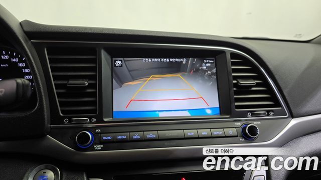 Hyundai AVANTE 2018 — photo 20
