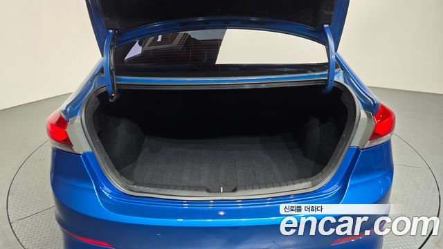 Hyundai AVANTE 2018 — photo 24