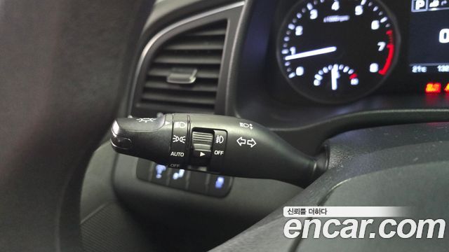 Hyundai AVANTE 2018 — photo 25
