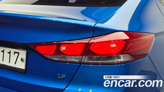 Hyundai AVANTE 2018 — photo 9