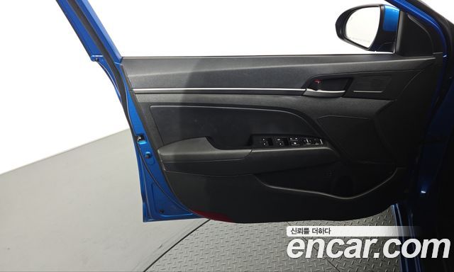 Hyundai AVANTE 2018 — photo 14