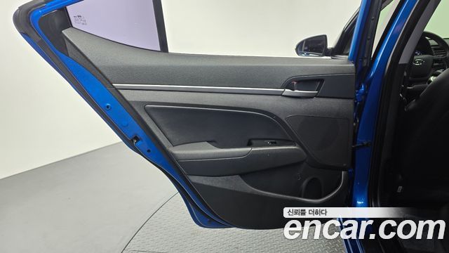 Hyundai AVANTE 2018 — photo 15