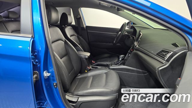 Hyundai AVANTE 2018 — photo 16