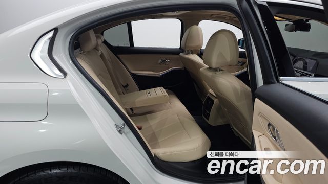 BMW 3-Series 2019 — photo 18