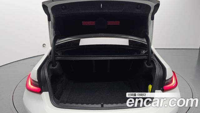 BMW 3-Series 2019 — photo 26