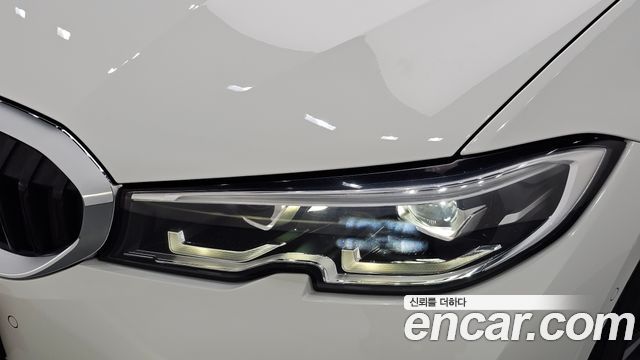 BMW 3-Series 2019 — photo 8