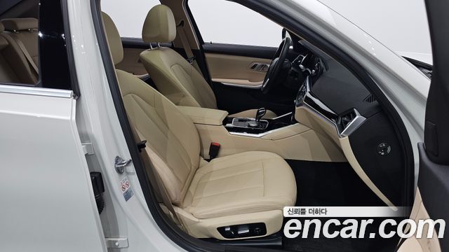 BMW 3-Series 2019 — photo 16