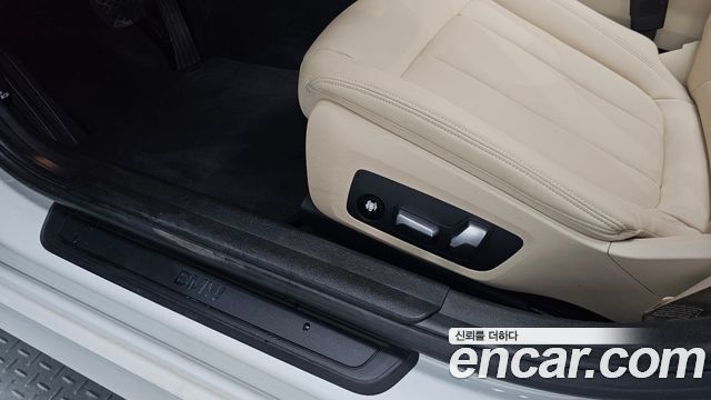 BMW 3-Series 2019 — photo 31
