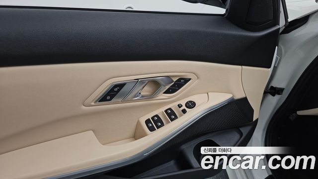 BMW 3-Series 2019 — photo 32