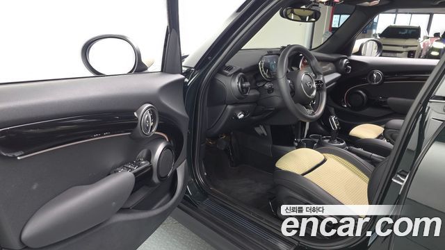Mini Cooper 2023 — photo 13