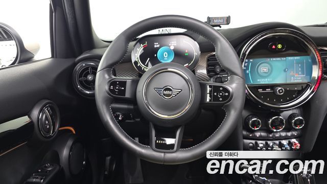 Mini Cooper 2023 — photo 18