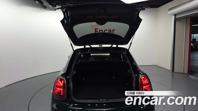 Mini Cooper 2023 — photo 26
