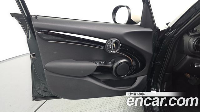 Mini Cooper 2023 — photo 14