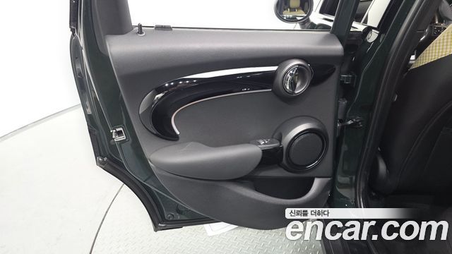 Mini Cooper 2023 — photo 15