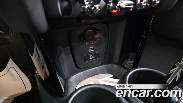 Mini Cooper 2023 — photo 30