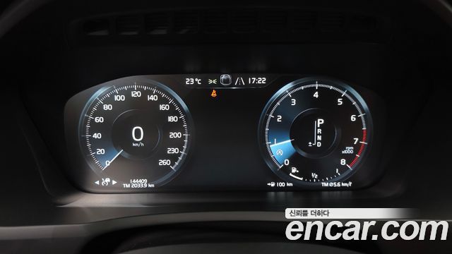 Volvo XC90 2017 — photo 11