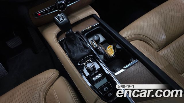 Volvo XC90 2017 — photo 12