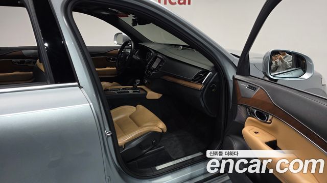Volvo XC90 2017 — photo 17