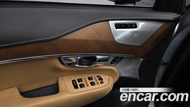 Volvo XC90 2017 — photo 24