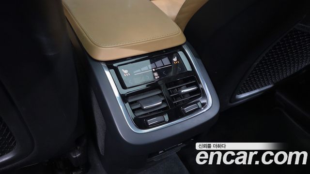 Volvo XC90 2017 — photo 25