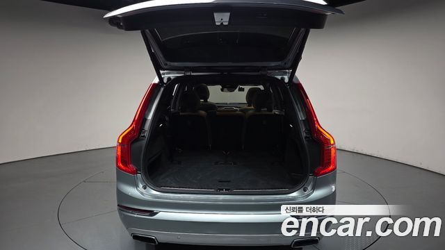 Volvo XC90 2017 — photo 26