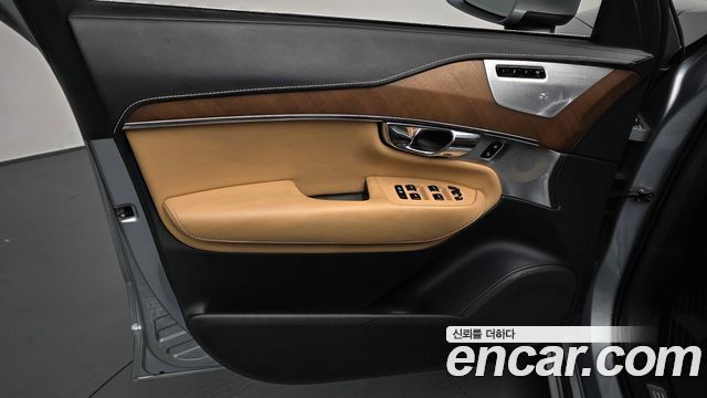 Volvo XC90 2017 — photo 14