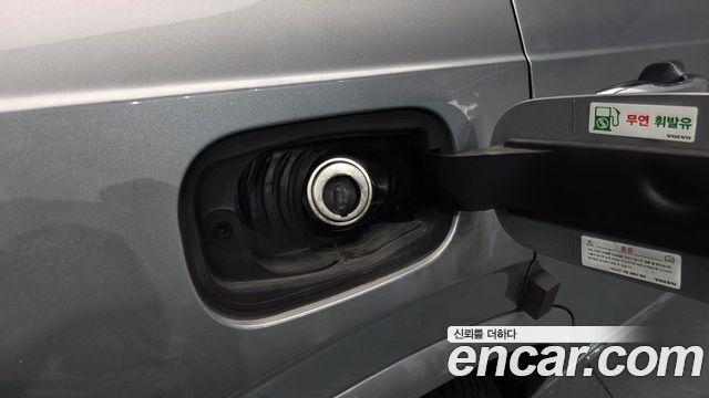Volvo XC90 2017 — photo 32