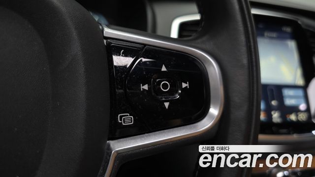 Volvo XC90 2017 — photo 35